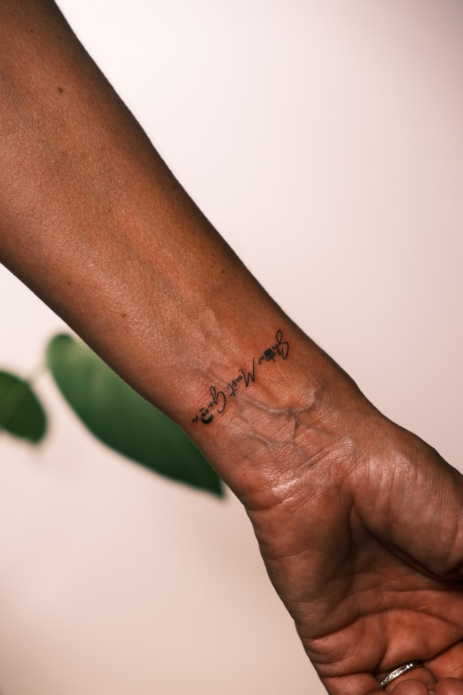 Tatouage lettering fine line, Couleur Gris, Bordeaux